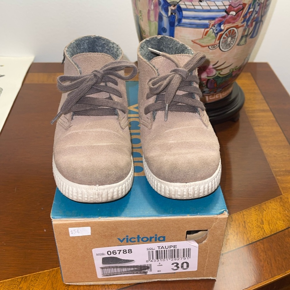 VICTORIA SHOES SPAIN Kids Taupe Suede Lace Up Low Boots Sz. 12.5 EU 30 - GUC!
